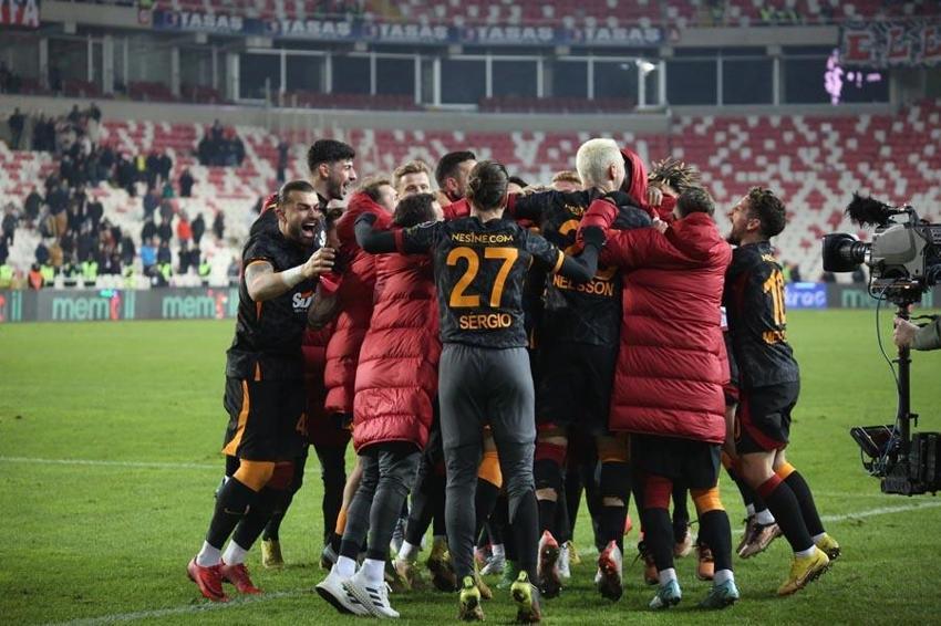 Sarri boşu boşuna peşine düşmemiş! Sivasspor maçına damga vurdu sosyal medya yıkıldı