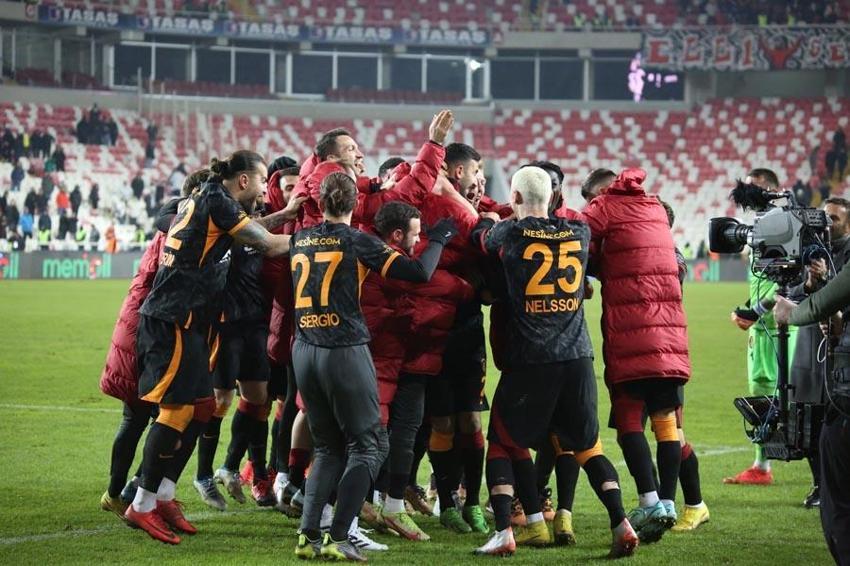 Sarri boşu boşuna peşine düşmemiş! Sivasspor maçına damga vurdu sosyal medya yıkıldı