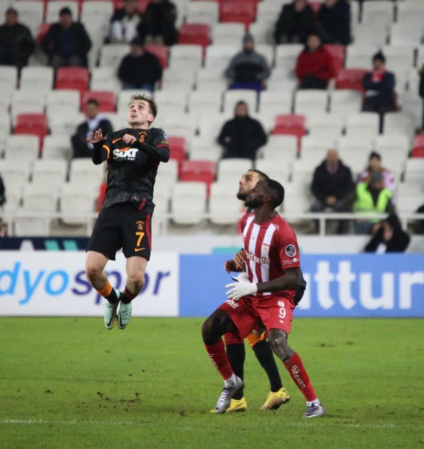 Sivasspor - Galatasaray maçındaki iptal edilen golle ilgili dikkat çeken yorum: Kendisi dahi bilmiyordur