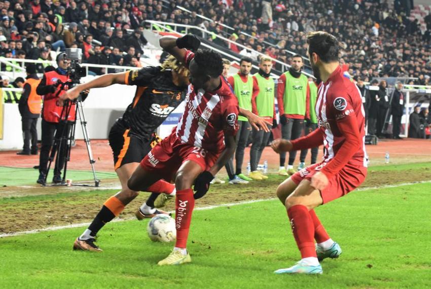 Sivasspor - Galatasaray maçındaki iptal edilen golle ilgili dikkat çeken yorum: Kendisi dahi bilmiyordur