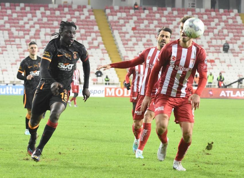 Sivasspor - Galatasaray maçındaki iptal edilen golle ilgili dikkat çeken yorum: Kendisi dahi bilmiyordur