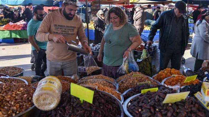 Yeni yıl sofrası fiyatları belli oldu! İşte yılbaşı akşamını evde geçirmenin bedeli