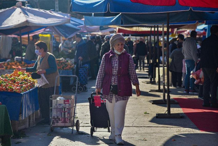 Yeni yıl sofrası fiyatları belli oldu! İşte yılbaşı akşamını evde geçirmenin bedeli