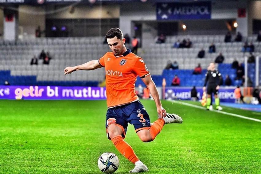 10 yıl önce Ertuğrul Sağlam getirmişti! Okan Buruk'un yeni sol beki hiç iç açmadı