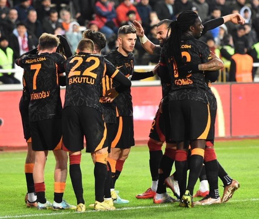 Tayfun Korkut kefil oldu: Gomis'ten, İcardi'den fazla gol atar şampiyon olursunuz