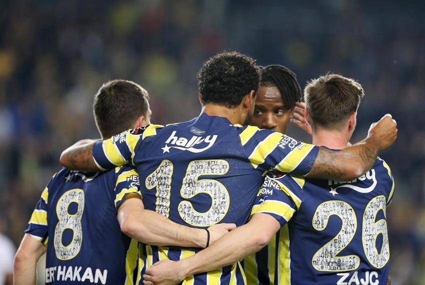Canlı yayında Fenerbahçe'nin transfer bombasını patlattı! 'Kiralama opsiyonu devreye girerse...'
