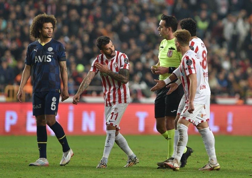 Jorge Jesus'tan yıldız futbolcuya kesik! 'Galatasaray derbisini kenardan izleyeceksin'