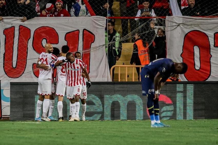 Jorge Jesus'tan yıldız futbolcuya kesik! 'Galatasaray derbisini kenardan izleyeceksin'