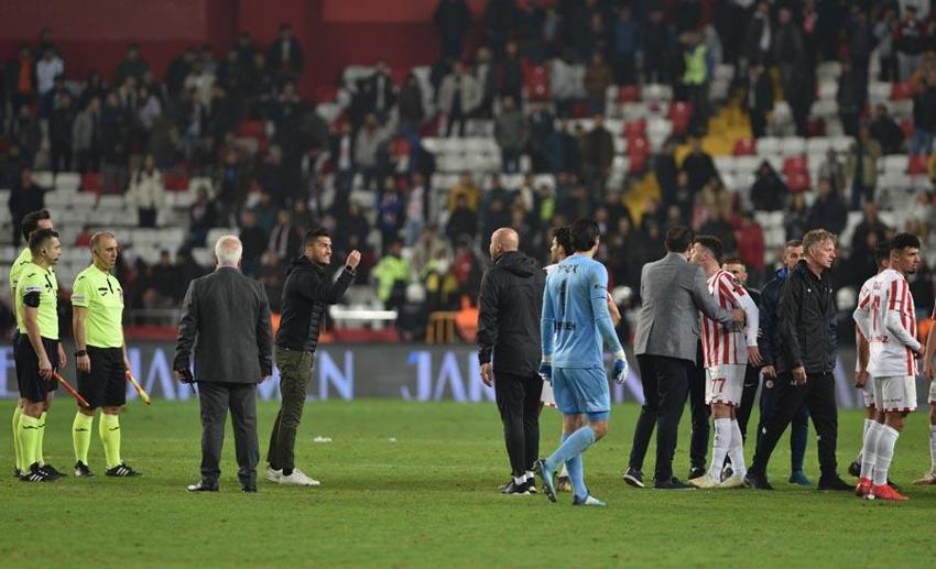Hamza Hamzaoğlu 'Semih Kaya' var diye istememişti! Jorge Jesus hiç vakit kaybetmedi: Alırsak şampiyon oluruz