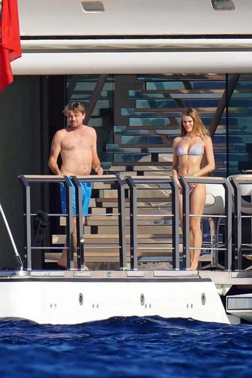 Leonardo Dicaprio lüks yatında bikinili güzellerle görüntülendi!