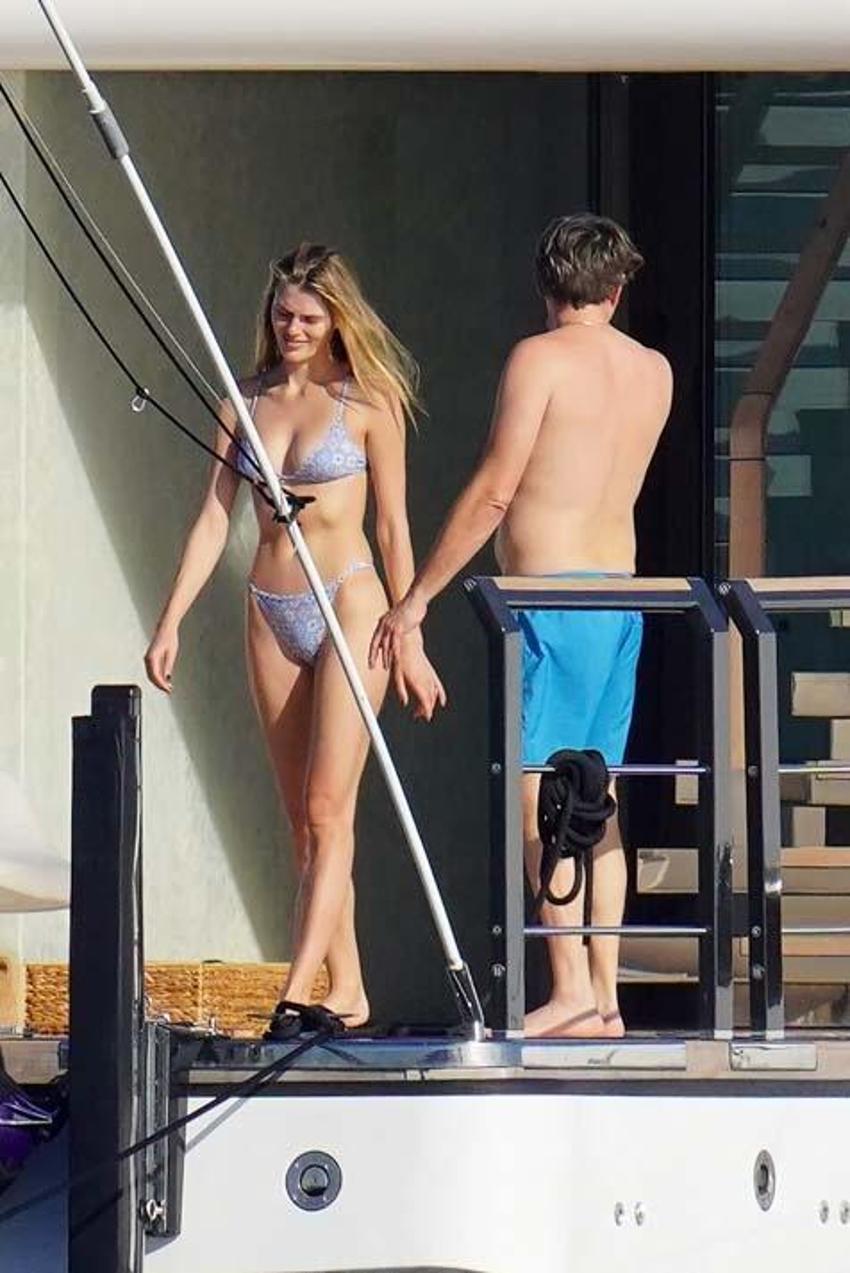 Leonardo Dicaprio lüks yatında bikinili güzellerle görüntülendi!