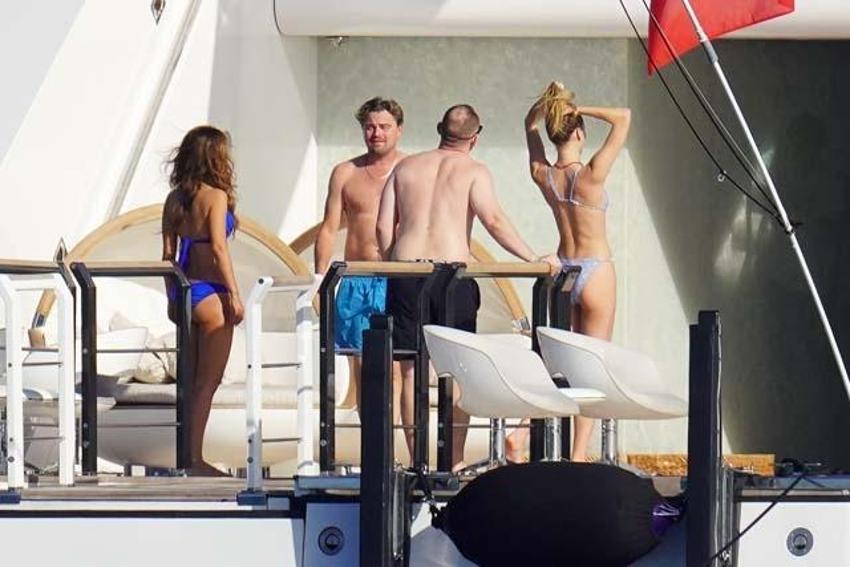 Leonardo Dicaprio lüks yatında bikinili güzellerle görüntülendi!