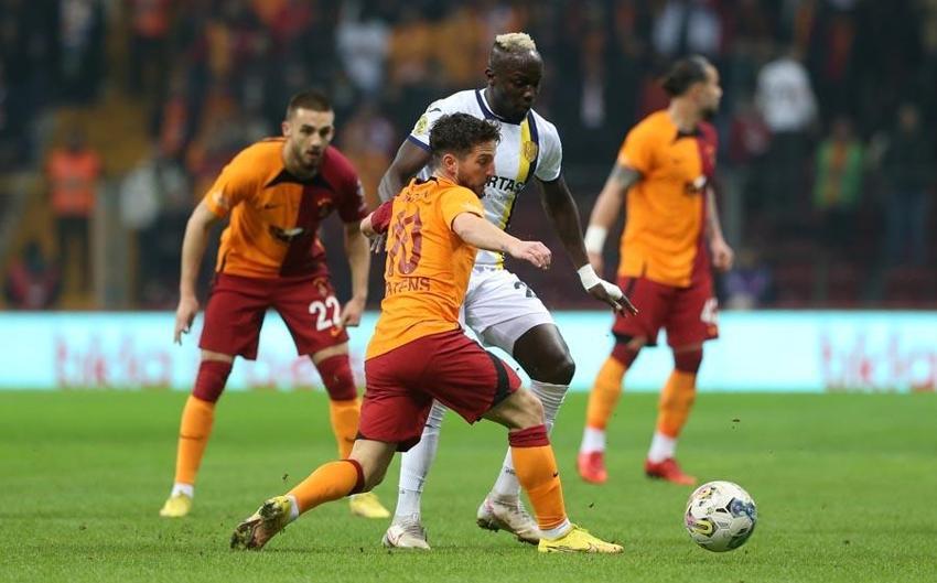 Galatasaray taraftarları isyan etti: 6 milyon euro bu adama nasıl verdiniz?