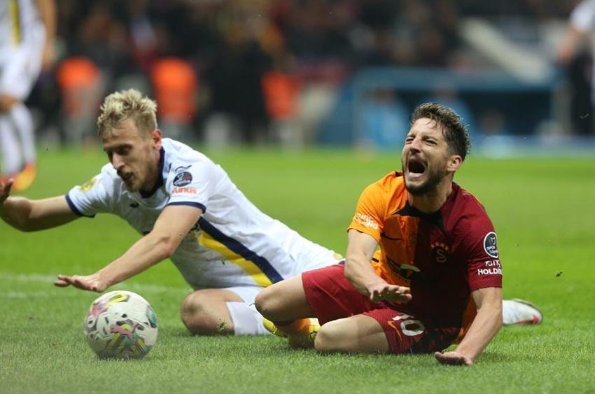 Galatasaray taraftarları isyan etti: 6 milyon euro bu adama nasıl verdiniz?