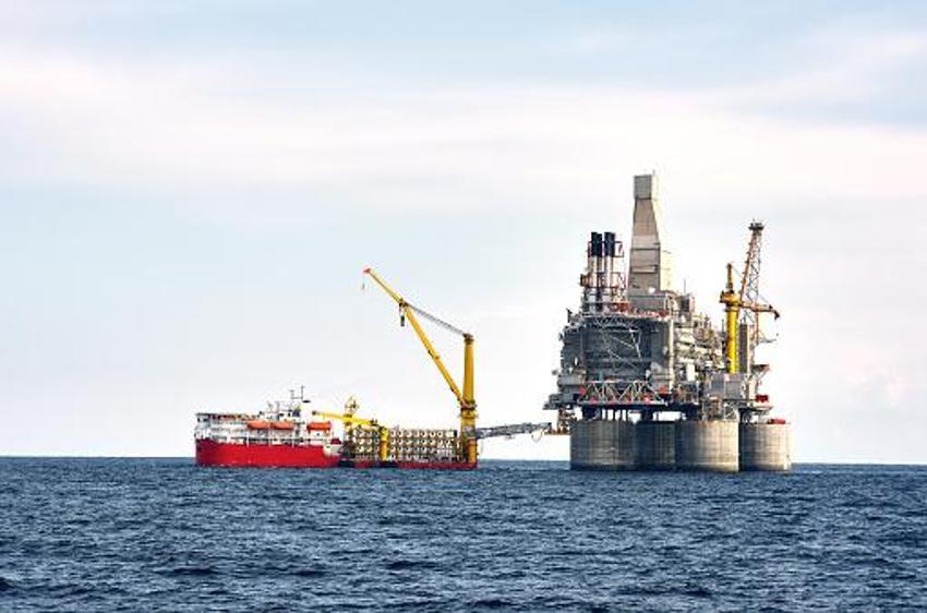 Petrol heyecanı bir ili sardı!