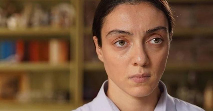 Merve Dizdar: Perdeleri açmıyorum, karanlıkta oturuyorum