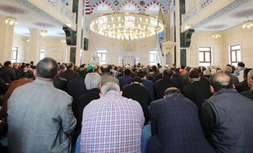 Cuma namazı kılınışı! Diyanet Cuma namazı nasıl kılınır kaç rekattır, Cuma namazında hangi sureler ve dualar okunur, Cuma namazı farz mıdır?