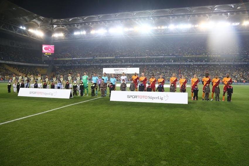 Galatasaray'da Gomis depremi! Okan Buruk'un yeni forveti hem Fenerbahçe'yi hem de M.United'ı şok etti