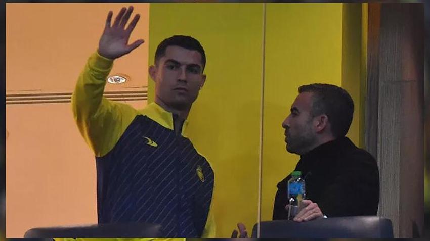 Cristiano Ronaldo ilk maçında uyarıldı! Devre arasında locadan ayrıldı
