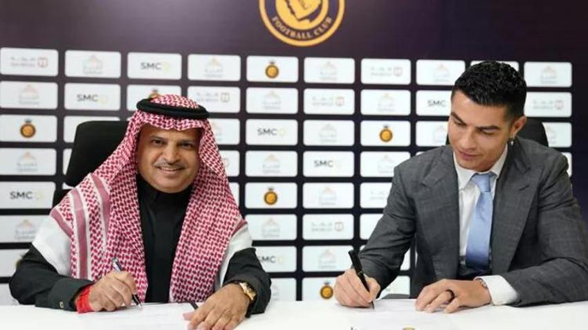 Cristiano Ronaldo ilk maçında uyarıldı! Devre arasında locadan ayrıldı