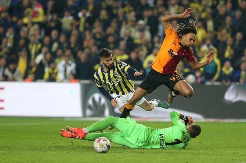 Rıdvan Dilmen'den Jorge Jesus'a çağrı: Bu adamın yerine hemen bir oyuncu bulun