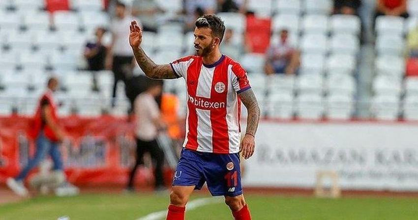 Okan Buruk'tan çok tartışılacak sol bek! Sumudica nereye gittiyse onu da alıp yanında götürdü