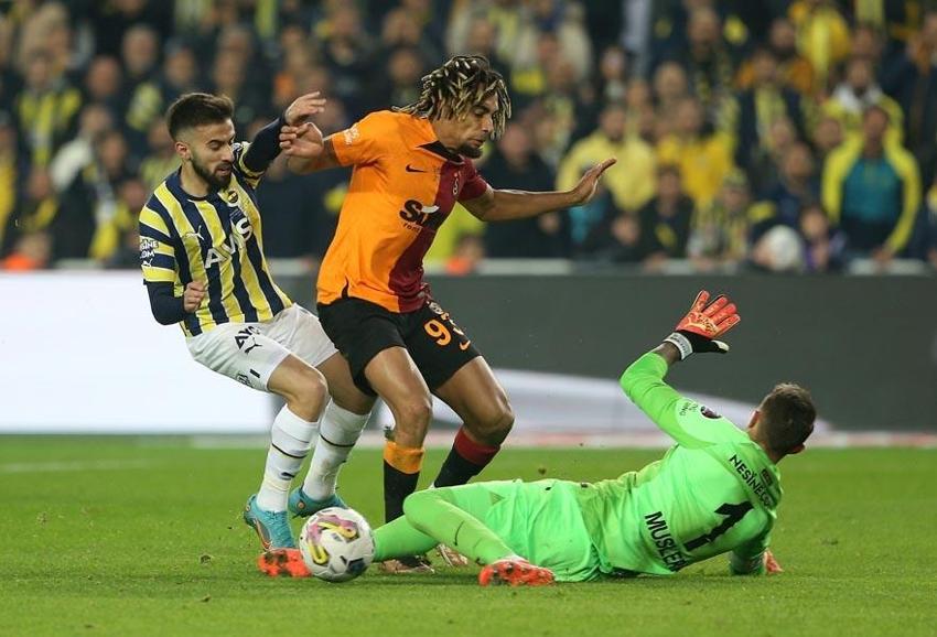 İki yıldızın kariyerini bitirdi Fenerbahçe camiasını isyan ettirdi: Bu adamlar nerede Jesus?