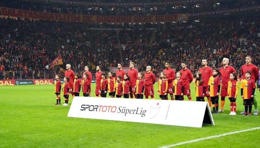 Dursun Özbek ve Okan Buruk'u şok eden ayrılık: 20 önce oynadığım takımıma geri dönüyorum
