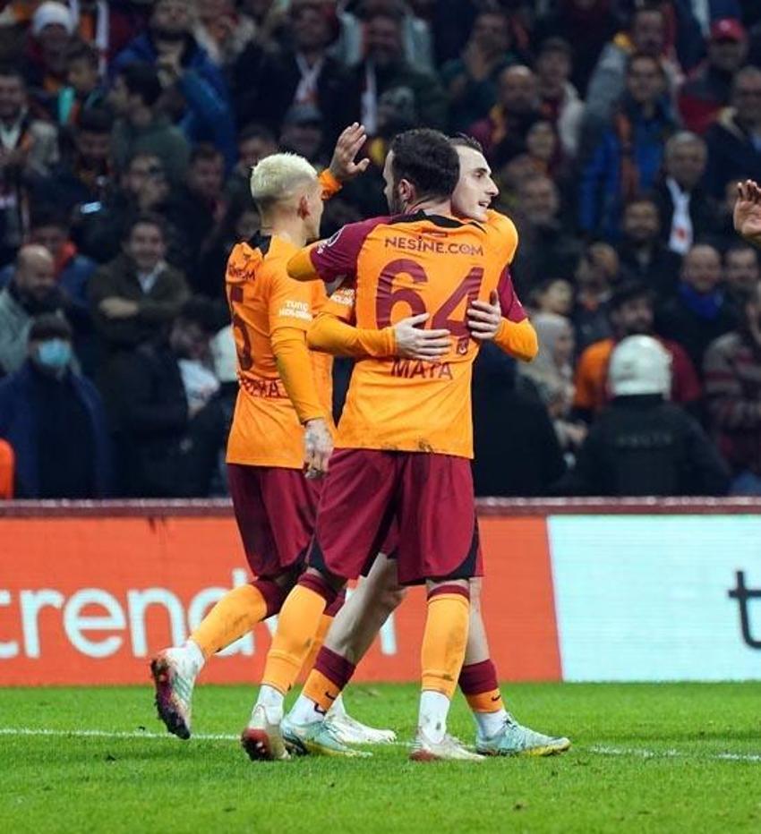 Dursun Özbek ve Okan Buruk'u şok eden ayrılık: 20 önce oynadığım takımıma geri dönüyorum