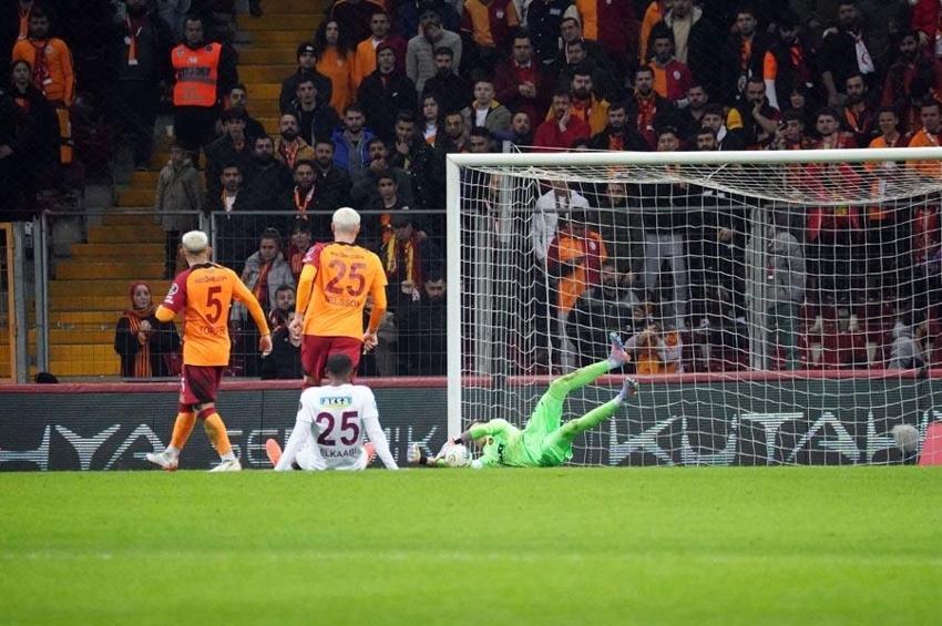 Canlı yayında Galatasaray'ın yeni transferini açıkladı Dursun Özbek'i hop oturup hop kaldırdı