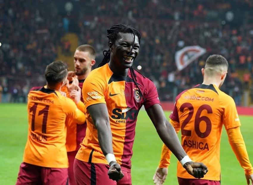 Canlı yayında Galatasaray'ın yeni transferini açıkladı Dursun Özbek'i hop oturup hop kaldırdı