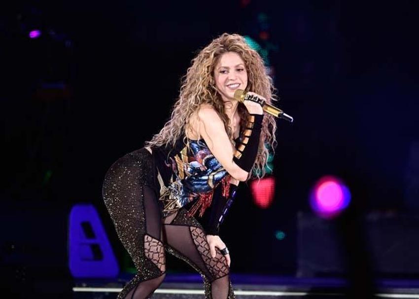 Shakira'nın şarkısına karşılık Pique'den saatli gönderme!