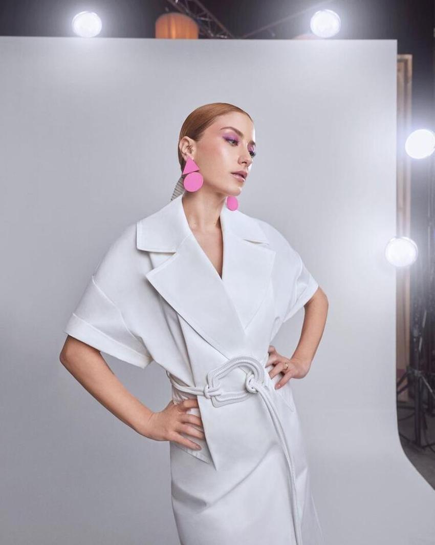 Hazal Kaya'dan karnı burnunda paylaşım!