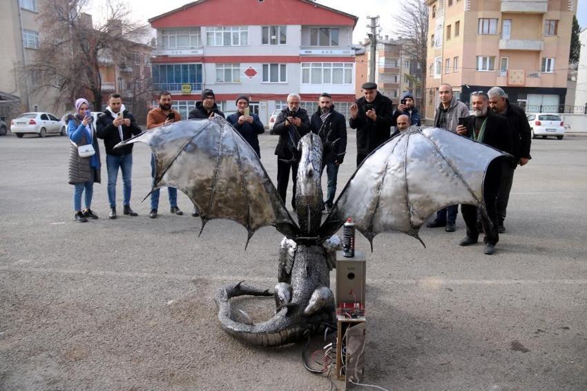 Kükrüyor, alev çıkarıyor! Herkes telefona sarıldı: Daha önce böyle bir şey görmemiştim