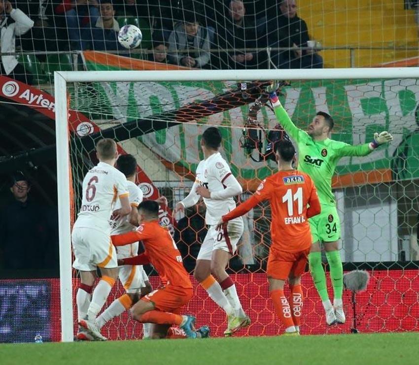 Hatayspor maçında başlamıştı dün akşam patlak verdi! Galatasaray'da 3 yıldız arasında kriz