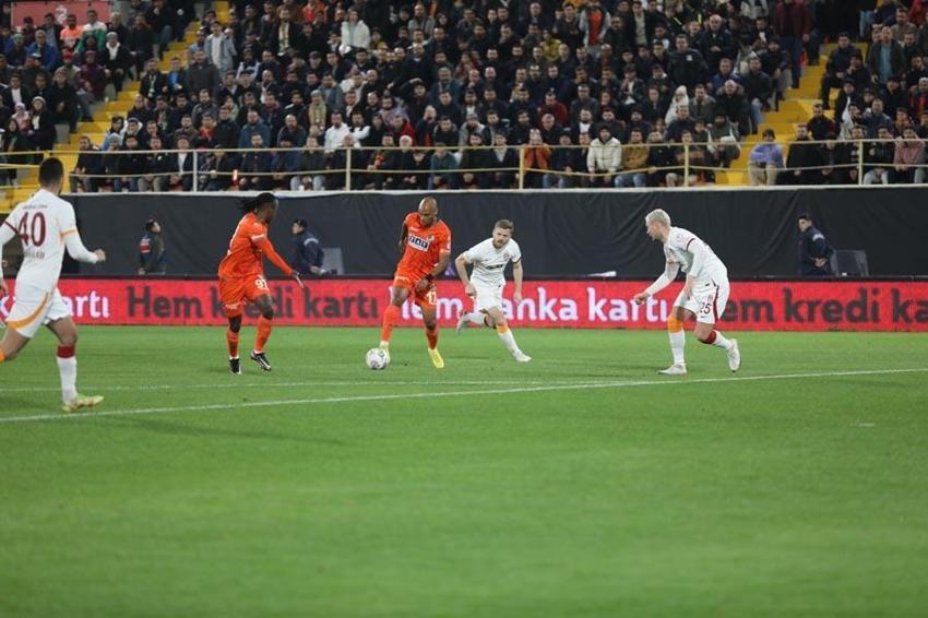 Hatayspor maçında başlamıştı dün akşam patlak verdi! Galatasaray'da 3 yıldız arasında kriz