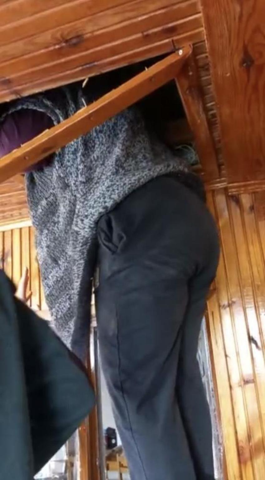 Firari kadın tavan arasında yakalandı! Kendine gizli bölme yapmış