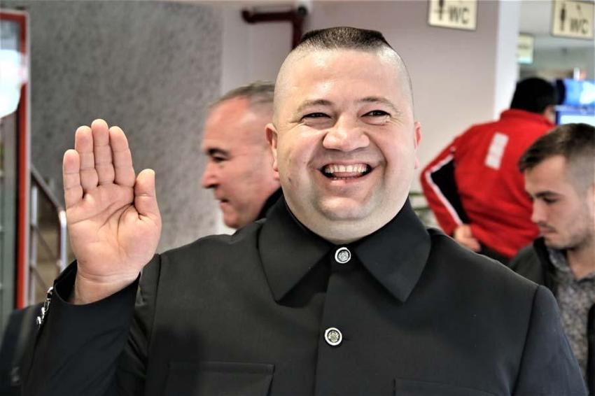 Antalyalı köfteci Kim Jong-un’a benzerliği ile ün saldı, dünyanın dört bir tarafından teklif yağıyor