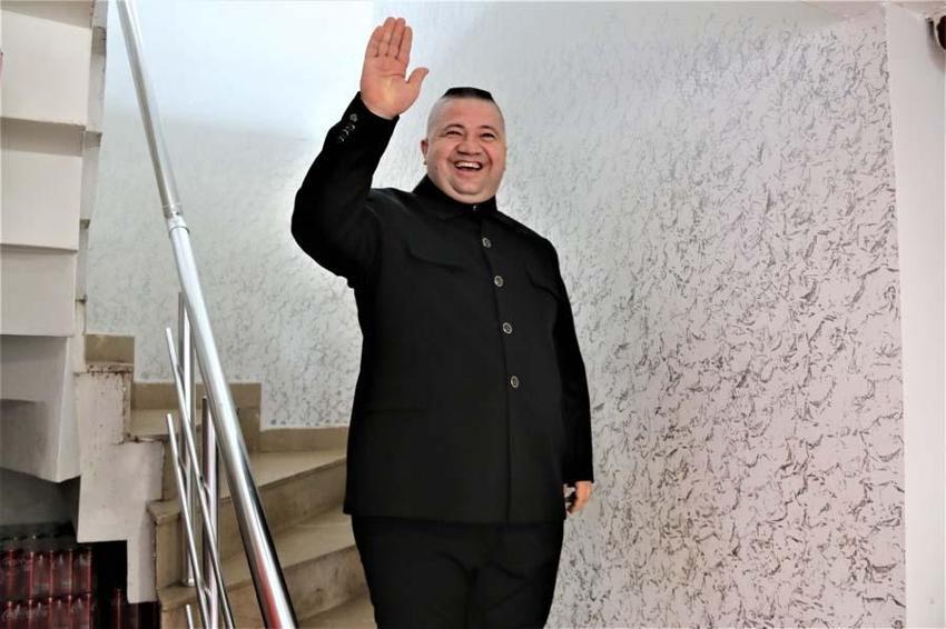 Antalyalı köfteci Kim Jong-un’a benzerliği ile ün saldı, dünyanın dört bir tarafından teklif yağıyor