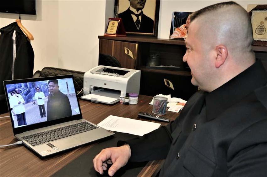 Antalyalı köfteci Kim Jong-un’a benzerliği ile ün saldı, dünyanın dört bir tarafından teklif yağıyor