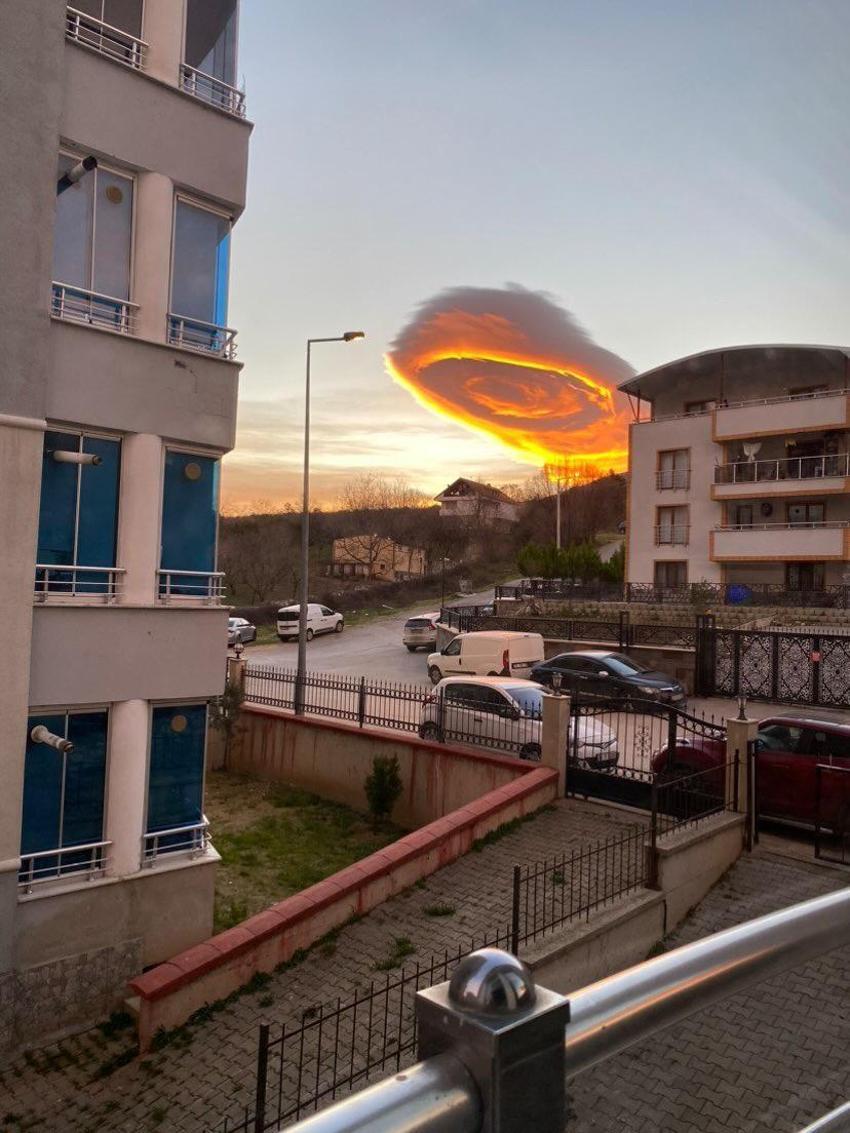 Bursa'da gökyüzünde inanılmaz görüntü! Herkes UFO sandı ama gerçek başka çıktı