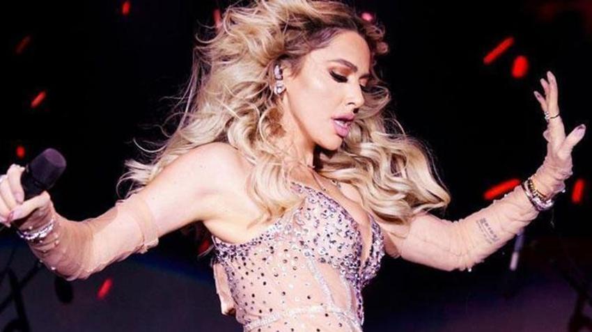 Hadise ayna pozuyla olay yarattı!