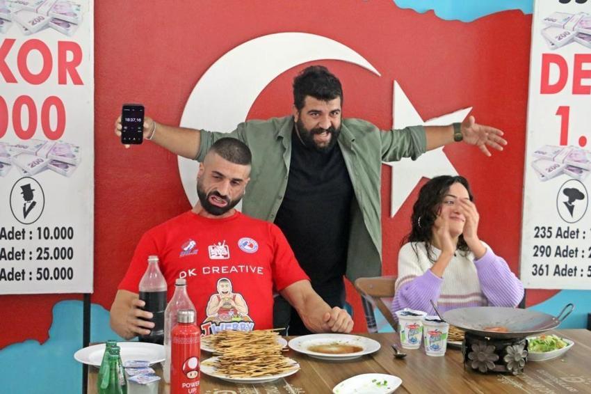 İzleyenler inanamadı! 18 dakikada 550 çöp şiş yedi, işte kazandığı ödül