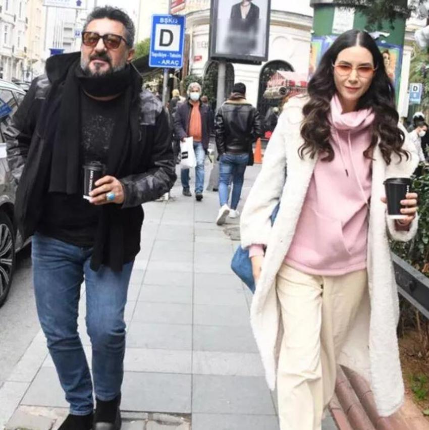 Sevgilisiyle ilk kez el ele! 'Gözlerden uzak bir ilişki yaşıyorum'