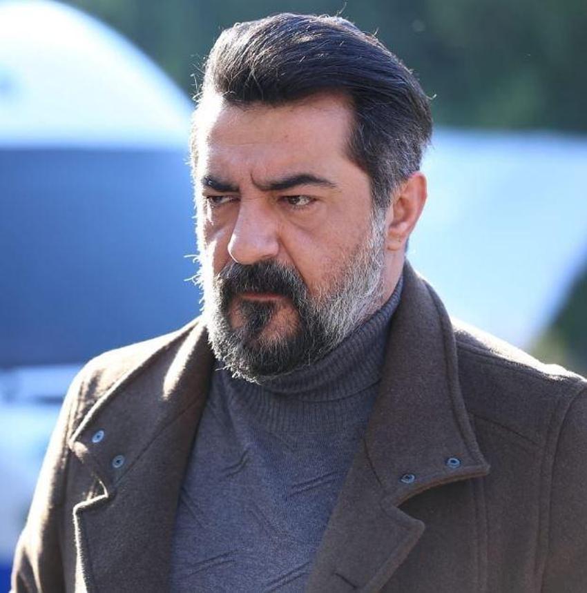 Sevgilisiyle ilk kez el ele! 'Gözlerden uzak bir ilişki yaşıyorum'