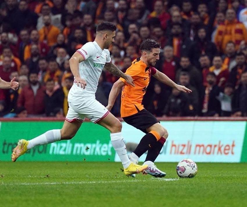 Sen misin İcardi'ye pas atmayan! Okan Buruk'tan yıldız futbolcuya 'kadro dışı' şoku