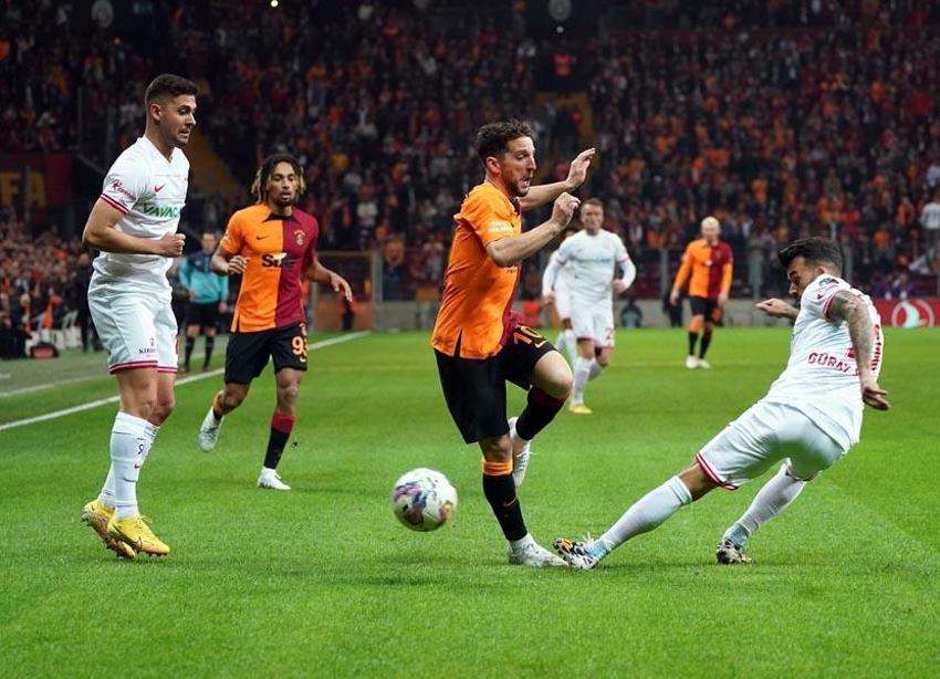 Sen misin İcardi'ye pas atmayan! Okan Buruk'tan yıldız futbolcuya 'kadro dışı' şoku