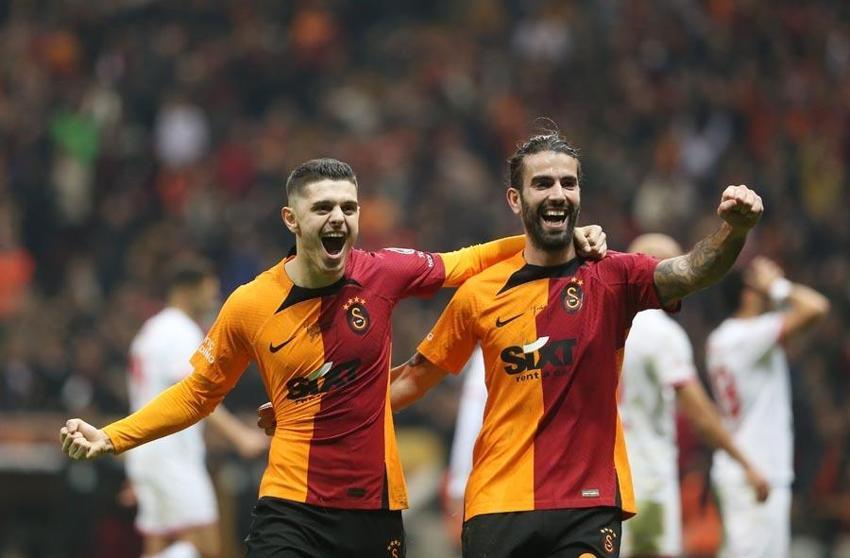 Sen misin İcardi'ye pas atmayan! Okan Buruk'tan yıldız futbolcuya 'kadro dışı' şoku