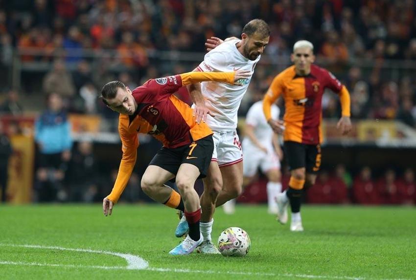 Galatasaray'ın yıldızını öve öve bitiremedi: Sen git maça iki saat kala gel