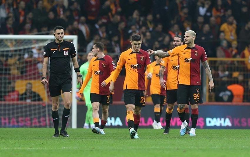 Galatasaray'ın yıldızını öve öve bitiremedi: Sen git maça iki saat kala gel